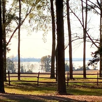 Berkeley Plantation - Landmarks & Historical Buildings Near Me - Charles City, Virginia