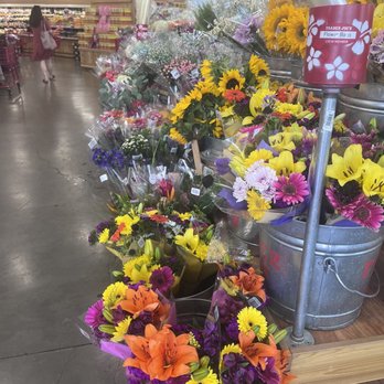 Trader Joe's - Flowers - Grocery Near Me - Los Angeles, California