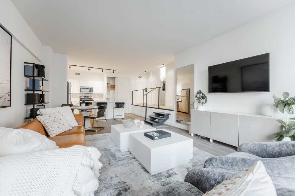 21 E CHESTNUT APARTMENTS Updated August 2024 Request Information