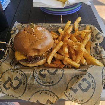 Capt'n Jack's Island Grill - American Near Me - Wildwood, New Jersey
