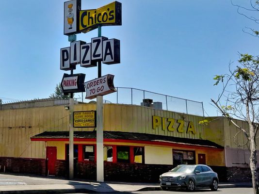 Chico's Pizza Parlor by null