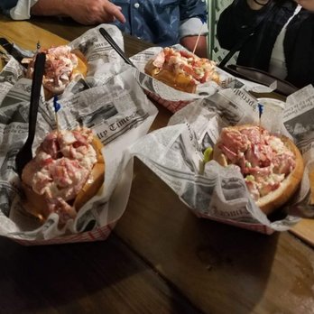 DJ's Clam Shack - Lobster rolls - Seafood Near Me - Key West, Florida