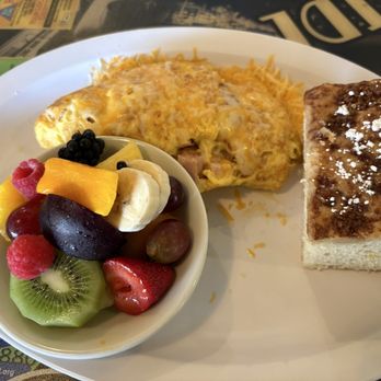 Curbside Cafe - Ham and cheese omelette with fruit and coffee cake - Breakfast & Brunch Near Me - Vista, California Curbside Cafe - Ham and cheese omelette with fruit and coffee cake - Breakfast & Brunch Near Me - Vista, California