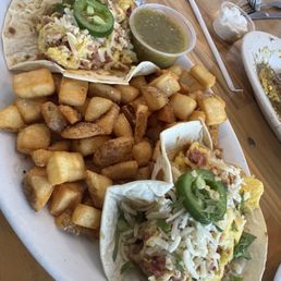 Bacon and egg breakfast tacos Bacon and egg breakfast tacos
