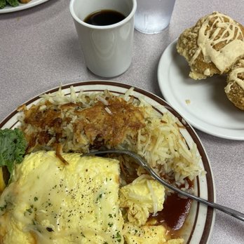 Bette's Place - Omelette comes with potatoes (I got hash browns) and bread (got 2 pumpkin nut muffins) - Breakfast & Brunch Near Me - Hood River, Oregon Bette's Place - Omelette comes with potatoes (I got hash browns) and bread (got 2 pumpkin nut muffins) - Breakfast & Brunch Near Me - Hood River, Oregon