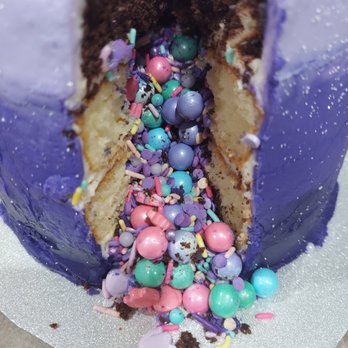 SparkleQueen Desserts - Piñata cake with candy inside - Desserts Near Me - Nampa, Idaho SparkleQueen Desserts - Piñata cake with candy inside - Desserts Near Me - Nampa, Idaho