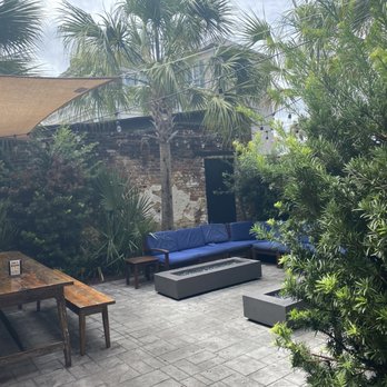 Blind Tiger Pub - Outdoor Patio - American Near Me - Charleston, South Carolina