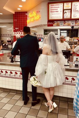 In-N-Out Burger by null