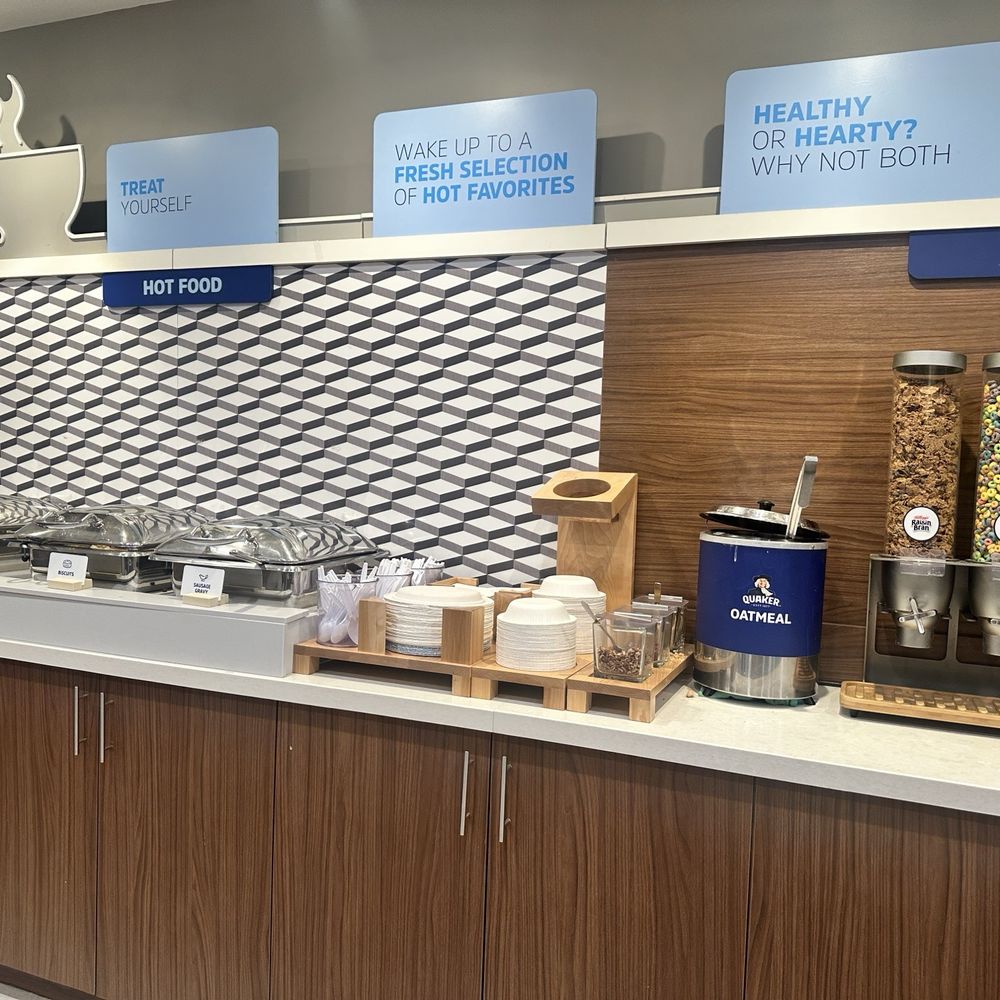 Complimentary hot breakfast