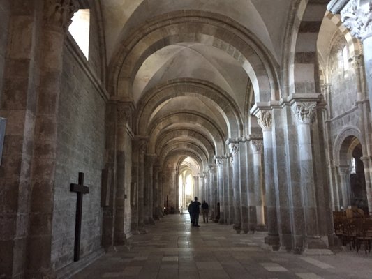 Basilique de Vézelay by null