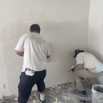 AM Plastering - Smoothing out the plaster with some finishing touches. - Stucco Services Near Me AM Plastering - Smoothing out the plaster with some finishing touches. - Stucco Services Near Me