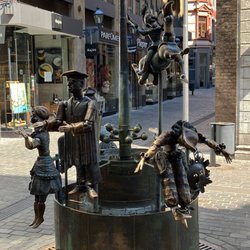 Puppenbrunnen - Puppenbrunnen