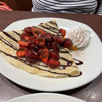 Casse-Crêpe Breton - Sweet strawberry crepe - Creperies Near Me - Quebec City, Quebec