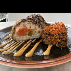 OOO Rooftop - Crispy sushi with salmon