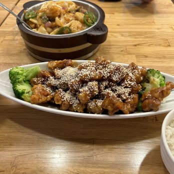 Joy Yee Noodle  Roscoe - 412. Sesame Chicken 815. Malaysian Seafood Fried Rice - Pan Asian Near Me - Chicago, Illinois