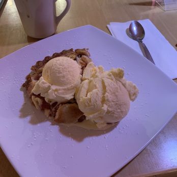 The Grill - Strawberry rhubarb pie - American Near Me - Lone Pine, California The Grill - Strawberry rhubarb pie - American Near Me - Lone Pine, California