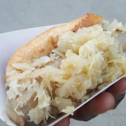 KB's Brats - Beer brat with sauerkraut- lacking flavor :/