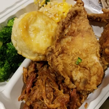 FDIC Cafeteria - Fried chicken, pulled pork, honey biscuit, mac n' cheese, and broccoli - Food Court Near Me - Arlington, Virginia