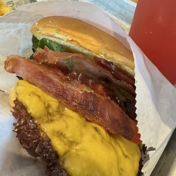 Shake Shack Brookfield - Burgers Near Me - Brookfield, Wisconsin