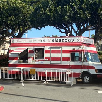 Leonard's Bakery Malasadamobile - Truck - Food Trucks Near Me - Honolulu, Hawaii