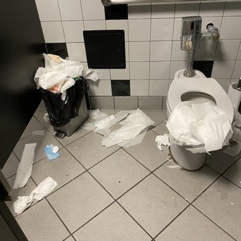 Shell - Ladies bath 4 - Gas Stations Near Me - Needles, California