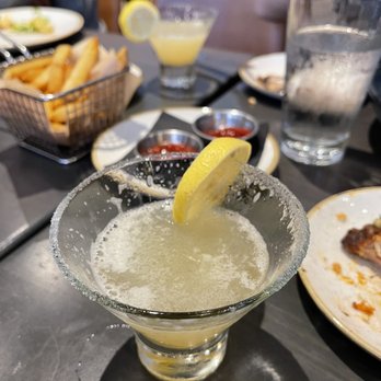 Makers Union - Yuzu lemonade drink - Pubs Near Me - Reston, Virginia Makers Union - Yuzu lemonade drink - Pubs Near Me - Reston, Virginia