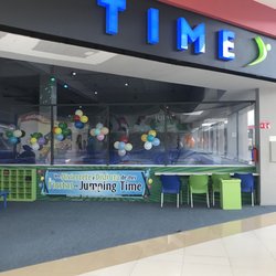 Jumping Time - Watch your kids from behind the plexiglass.