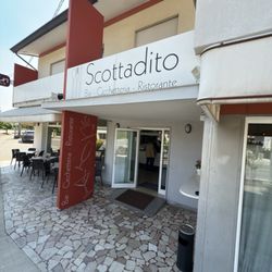 Scottadito - Entrance