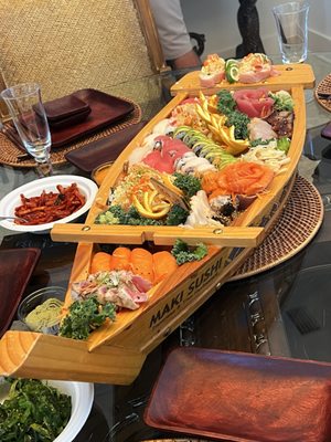 MAKI SUSHI AND THAI RESTAURANT by null