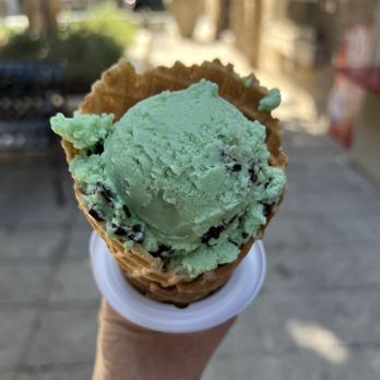 Bruster's Real Ice Cream - Desserts Near Me - La Canada, California