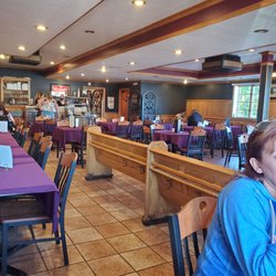 Morley's American Grill - Dining room.  Clean, ample seating.