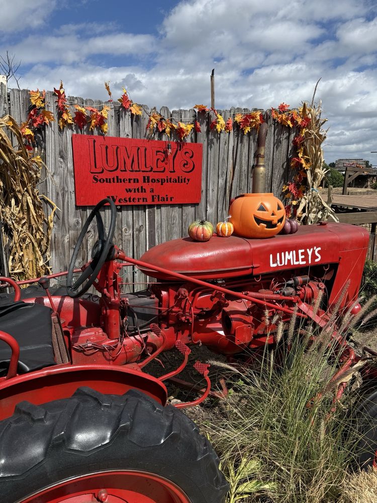 Lum's Farmers Market Logo