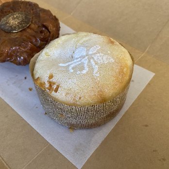 Halekulani Bakery - Cream Pan - Bakeries Near Me - Honolulu, Hawaii Halekulani Bakery - Cream Pan - Bakeries Near Me - Honolulu, Hawaii