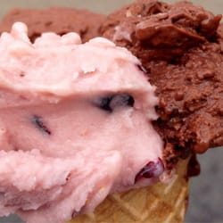 Gelateria Riseri - Cioccofico e uva fragola