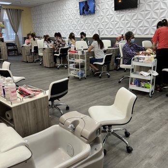 Lathrop Amazing Nails & Spa - Nice cozy - Nail Salons Near Me - Lathrop, California