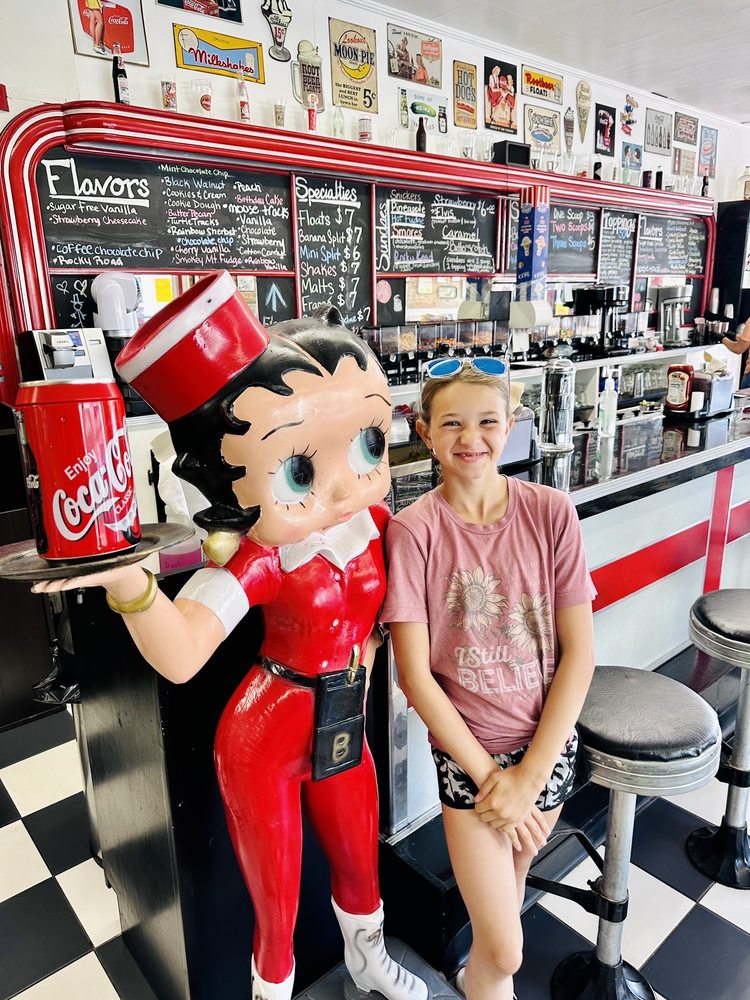 Payne's Sandwich Shop & Soda Fountain Logo