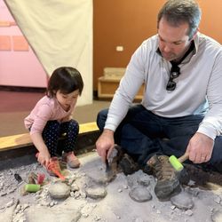 Discovery Gateway Children's Museum - Dino dig!