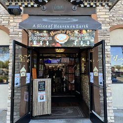 House of Pies - They are ready for the crowds