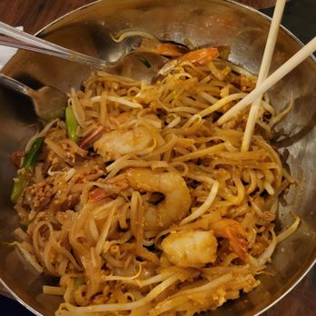 Mahaheng - Pad Thai with Shrimp - Hot Pot Near Me - Providence, Rhode Island