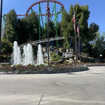 Six Flags Magic Mountain - Iconic Six Flags - Amusement Parks Near Me - Valencia, California