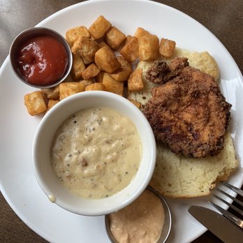 B Matthews Eatery - Chicken Biscuits And Gravy - New American Near Me - Savannah, Georgia B Matthews Eatery - Chicken Biscuits And Gravy - New American Near Me - Savannah, Georgia