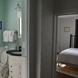 The Ruffled Duck House - Ensuite Bath