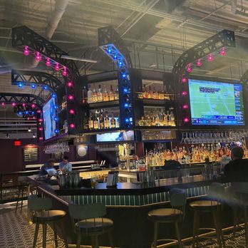 Puttshack - Houston - Bar view - Mini Golf Near Me - Houston, Texas