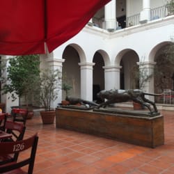 Novecento - Escondete del ruido del centro en este patio.