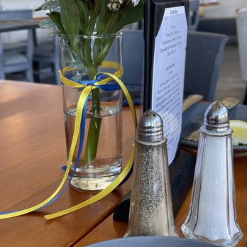 Broadway Grill - Ukraine tribute vase with fresh flowers - American Near Me - Burlingame, California Broadway Grill - Ukraine tribute vase with fresh flowers - American Near Me - Burlingame, California