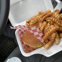 Winnie's Wagon - Bacon cheeseburger plater. Side of gravy.