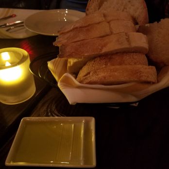 Il Pizzaiolo - Bread service - Italian Near Me - Warrendale, Pennsylvania Il Pizzaiolo - Bread service - Italian Near Me - Warrendale, Pennsylvania