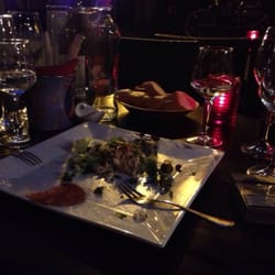 Wijnbar La Douce - Ook in de avonduren prima verblijf! Glazen zijn niet voor niets leeg. Maar mede dankzij de super bediening duurt dat nooit lang!