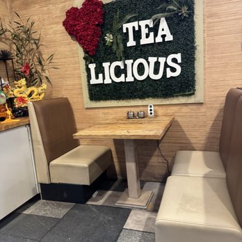 Tealicious - Small booth area - Bubble Tea Near Me - Sacramento, California