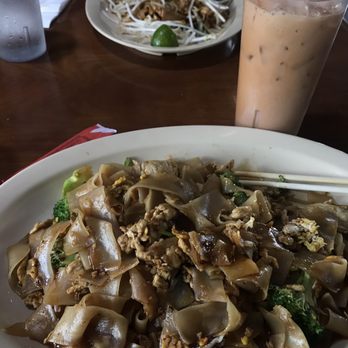 Drunken Noodle - Amazing chicken Drunken Noodles with Thai Ice Tea. - Thai Near Me - Portland, Oregon Drunken Noodle - Amazing chicken Drunken Noodles with Thai Ice Tea. - Thai Near Me - Portland, Oregon